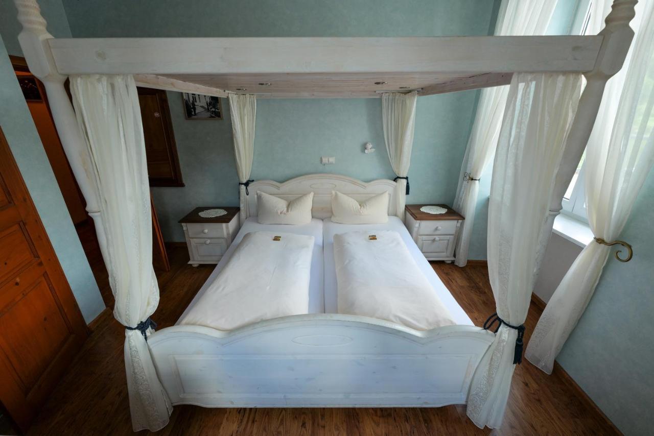 Hotel Alte Buergermeisterei Ediger-Eller Esterno foto